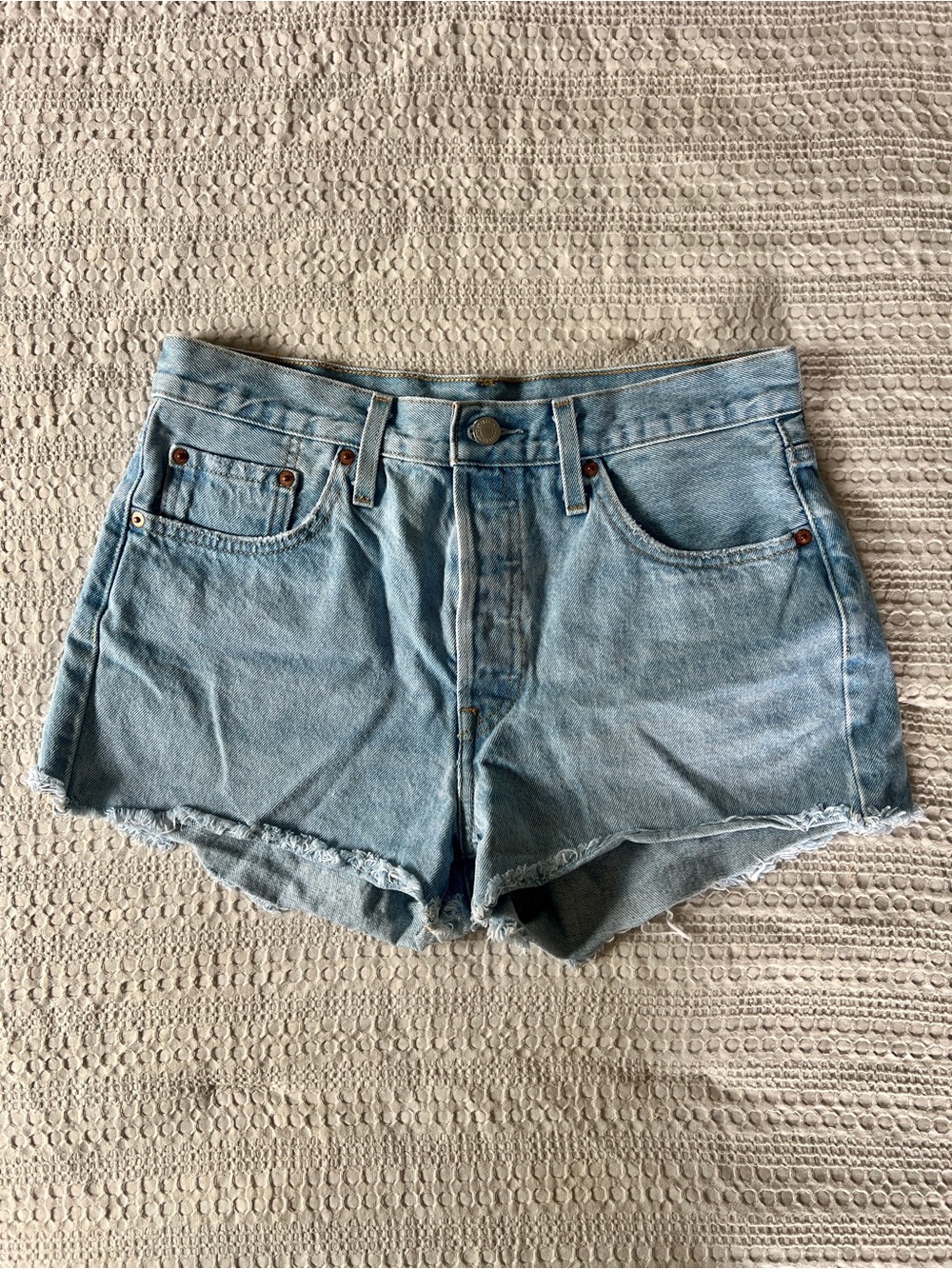 Levi’s 501 Original Cutoff Denim Shorts – Light Wash – W29